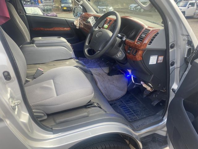 Toyota HIACE VAN 2005-06 190922-10