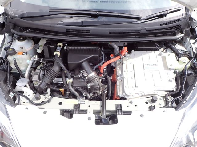 Nissan NOTE 2018-08 6870-21