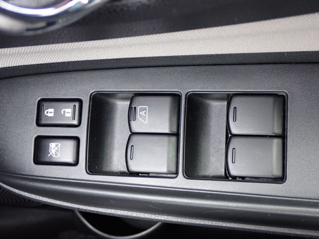 Nissan NOTE 2018-08 6870-9