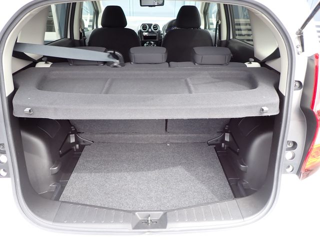 Nissan NOTE 2018-08 6870-15