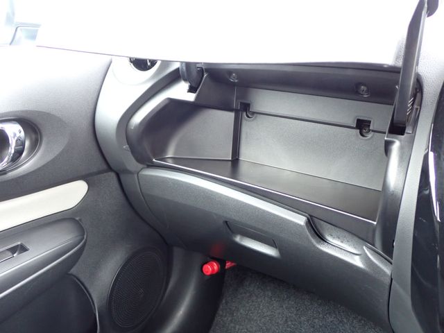 Nissan NOTE 2018-08 6870-12
