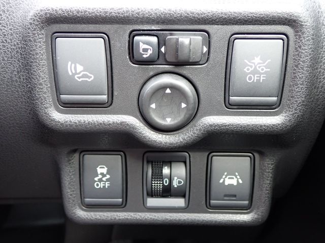 Nissan NOTE 2018-08 6870-5