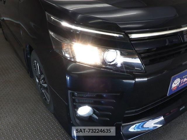 Toyota VOXY 2015-05 373121-18