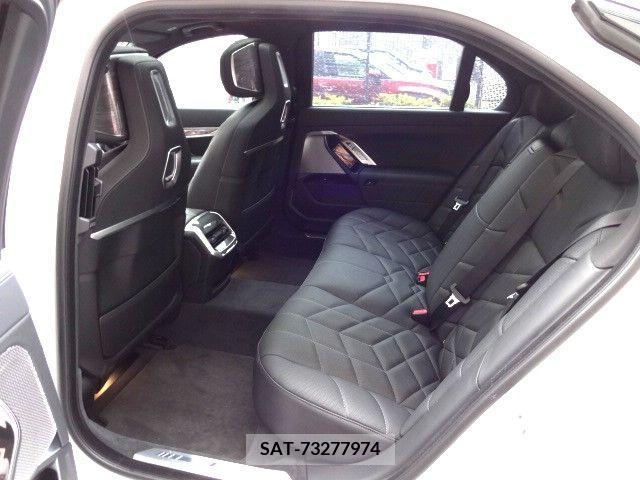 Bmw i7 2023-12 318984-17