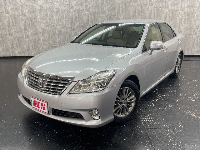 Toyota CROWN SEDAN 2011-12 192780-0