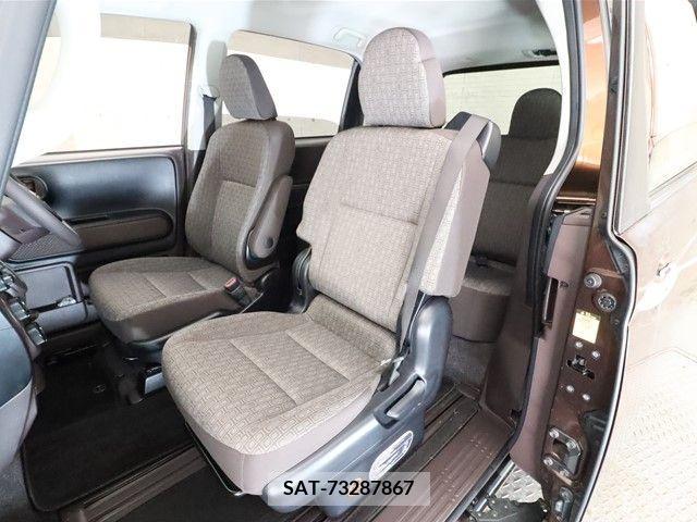 Toyota SPADE 2015-03 213608-5