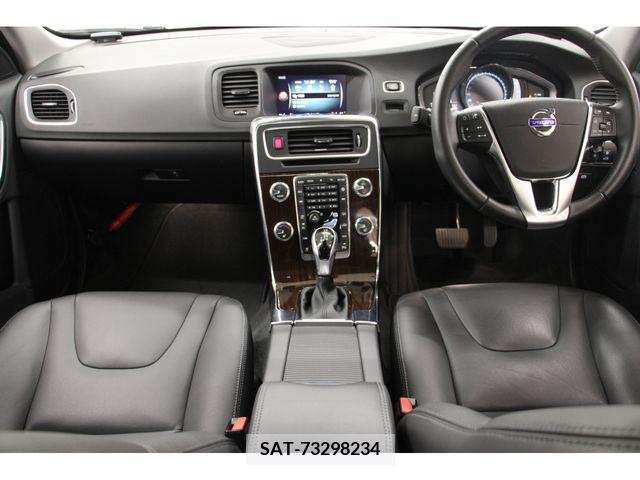 Volvo V60 2018-02 320512-1