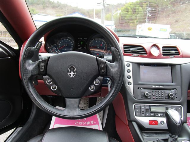 Maserati GranCabrio 2012-08 1060-1