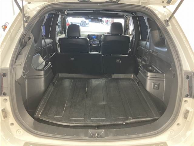 Mitsubishi OUTLANDER PHEV 2018-11 22712-13