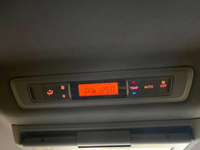 Toyota VOXY 2019-11 13869-6