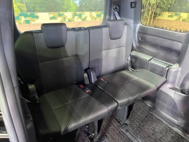 Toyota VOXY 2019-11 13869-9