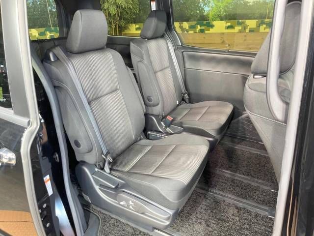 Toyota VOXY 2019-11 13869-8