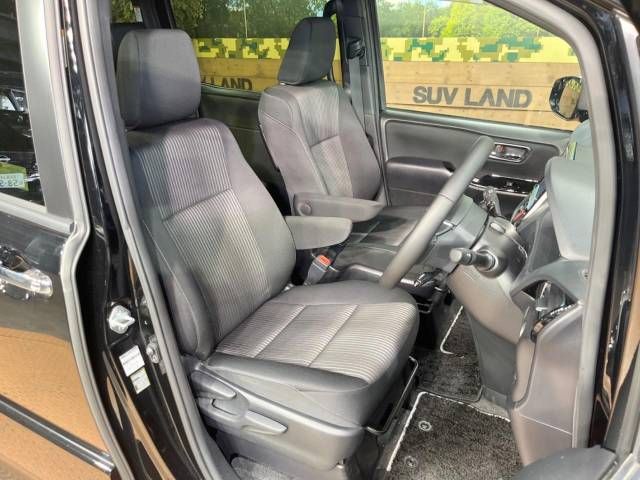 Toyota VOXY 2019-11 13869-7