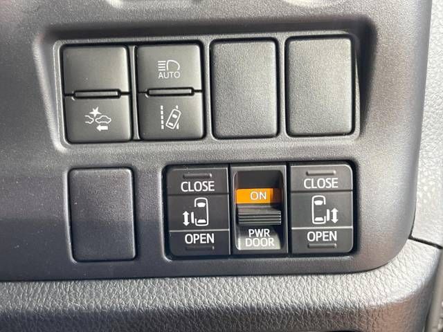 Toyota VOXY 2019-11 13869-4