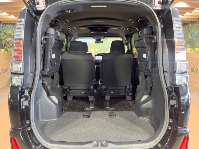 Toyota VOXY 2019-11 13869-10