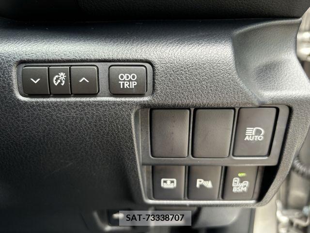 Lexus IS 2016-12 300007-10