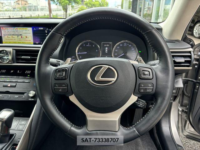 Lexus IS 2016-12 300007-6