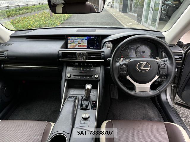Lexus IS 2016-12 300007-5