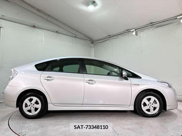 Toyota PRIUS 2011-09 224808-7