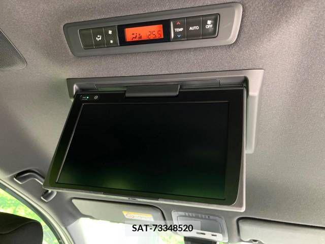 Toyota VOXY 2019-01 321596-4