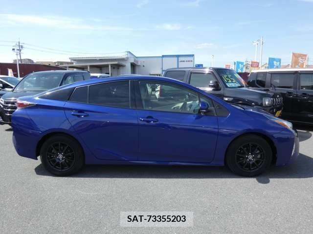 Toyota PRIUS 2017-01 282334-3