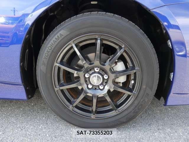 Toyota PRIUS 2017-01 282334-6