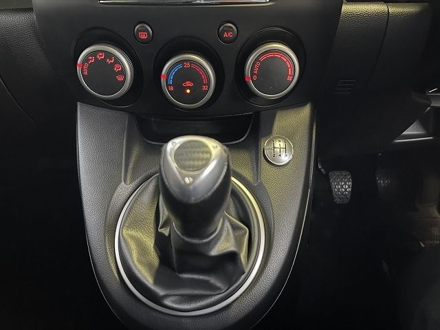 Mazda DEMIO 2012-11 196699-17
