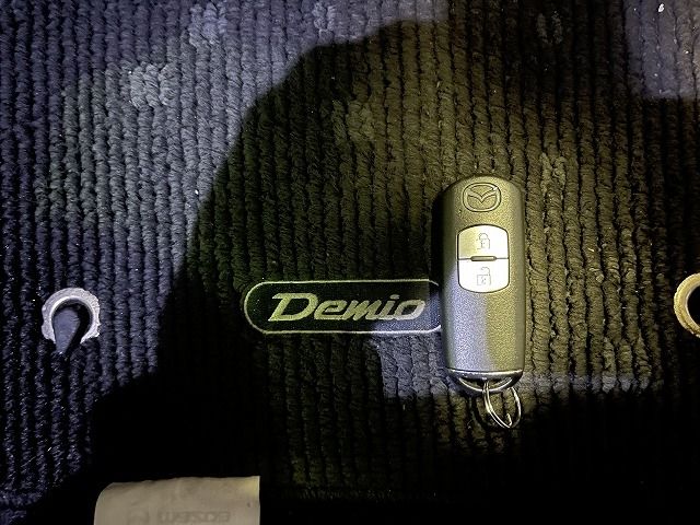 Mazda DEMIO 2012-11 196699-29