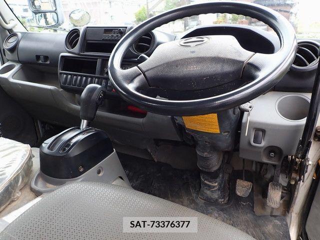 Hino DUTRO 2013-12 296678-1