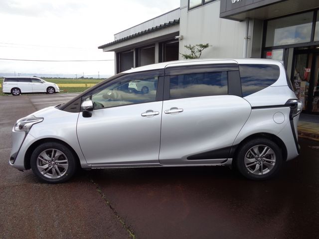 Toyota SIENTA 2019-06 19582-5