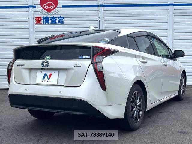Toyota PRIUS 2017-10 385621-18