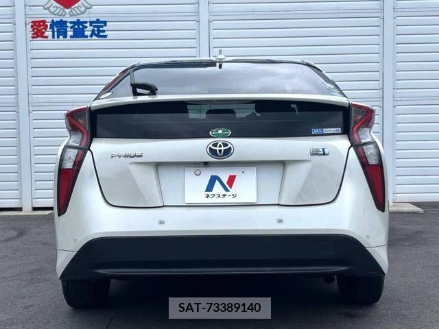 Toyota PRIUS 2017-10 385621-16