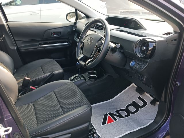 Toyota AQUA 2017-09 186351-11