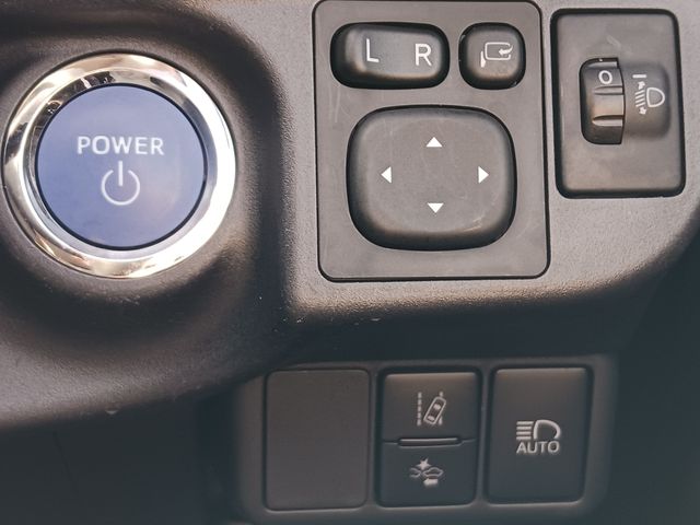 Toyota AQUA 2017-09 186351-17