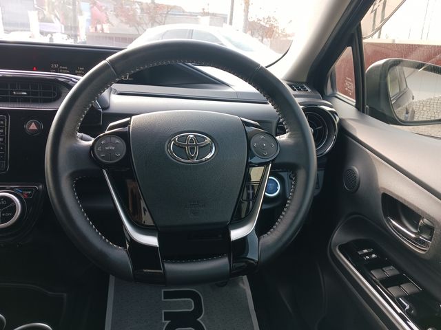 Toyota AQUA 2017-09 186351-12