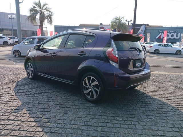 Toyota AQUA 2017-09 186351-3