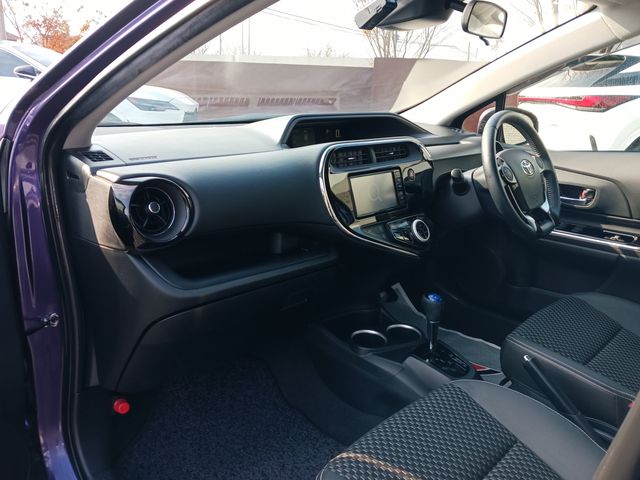 Toyota AQUA 2017-09 186351-21