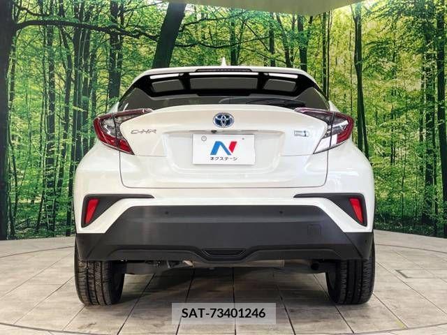 Toyota C-HR 2017-02 357823-15