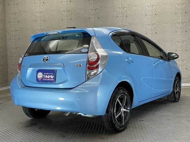 Toyota AQUA 2012-01 192138-3