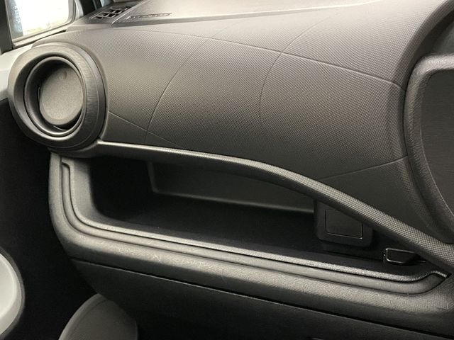 Toyota AQUA 2012-01 192138-24