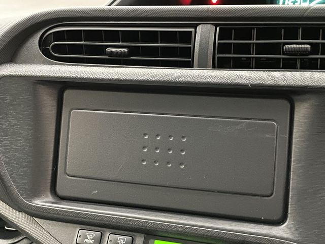 Toyota AQUA 2012-01 192138-18