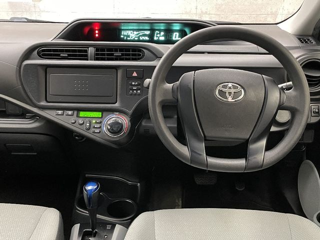 Toyota AQUA 2012-01 192138-1