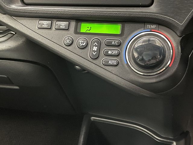 Toyota AQUA 2012-01 192138-19
