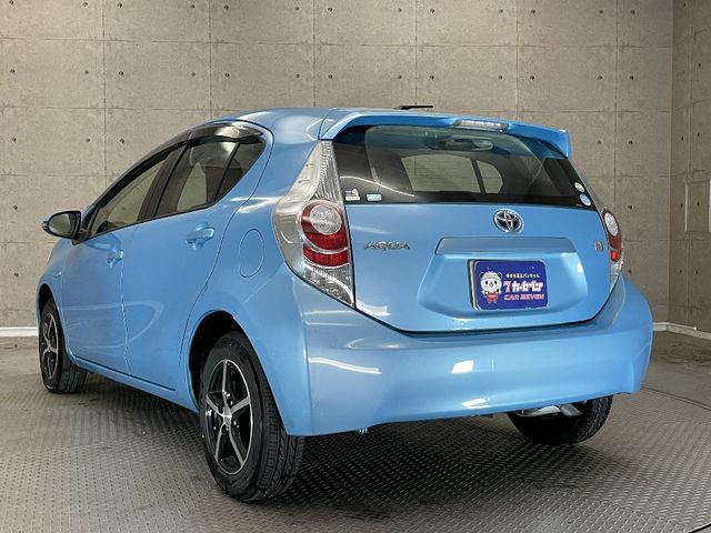 Toyota AQUA 2012-01 192138-2
