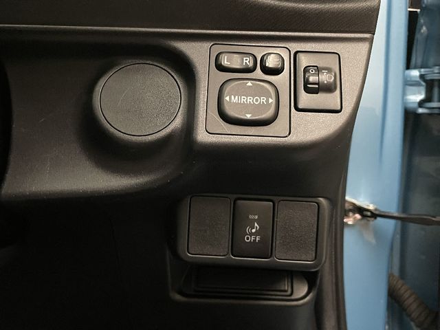 Toyota AQUA 2012-01 192138-23