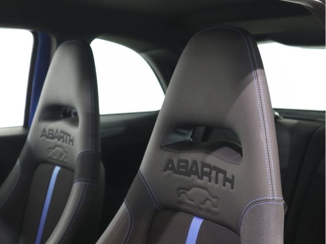 Abarth 695 2023-07 26824-17