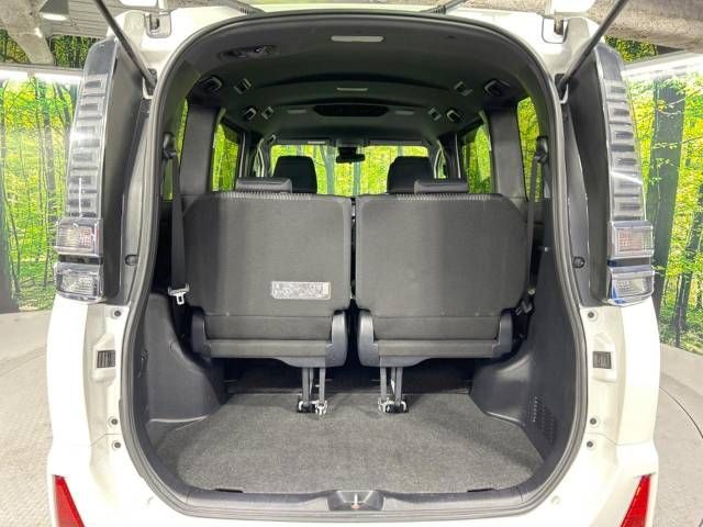 Toyota VOXY 2018-12 186202-11
