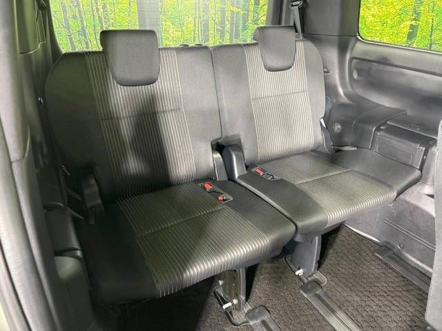 Toyota VOXY 2018-12 186202-10