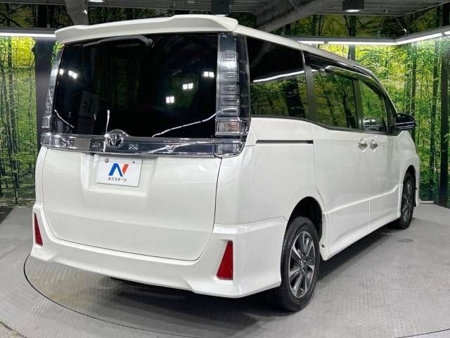 Toyota VOXY 2018-12 186202-18