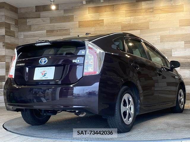 Toyota PRIUS 2014-01 339772-16